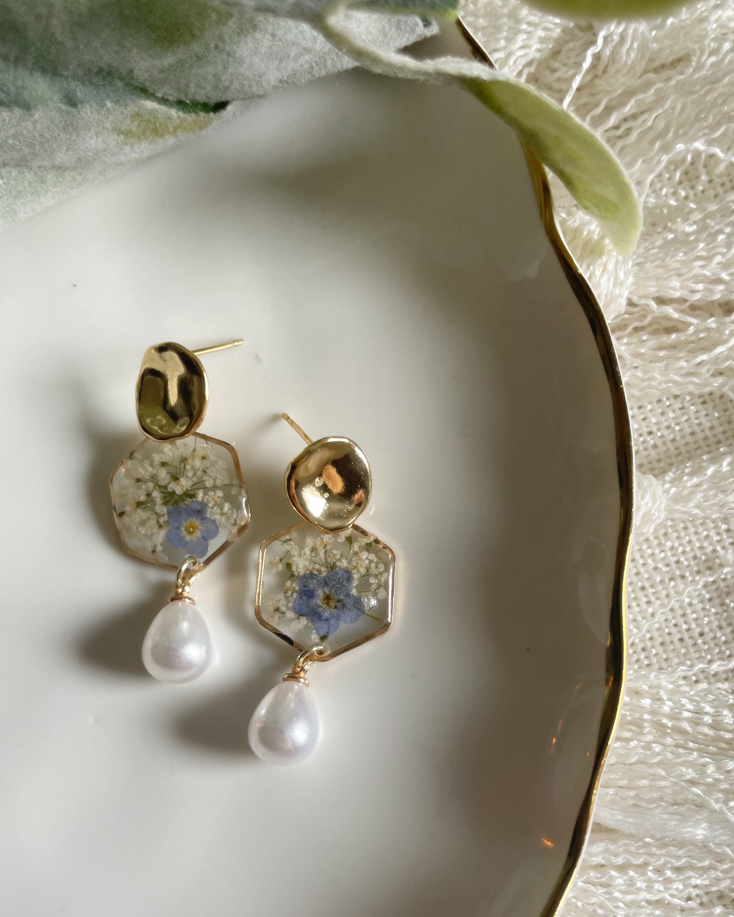Queen Anne & Pearl