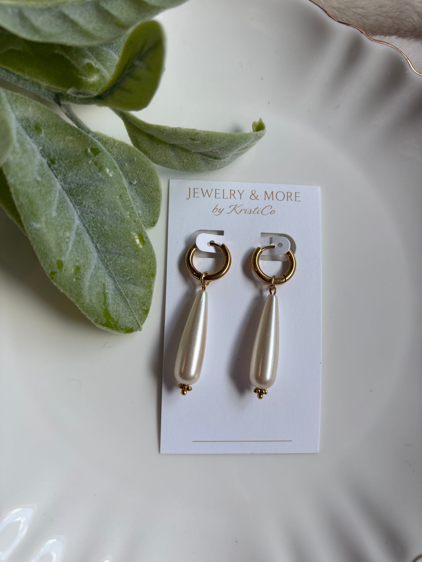 Chelsie- Long Pearl Drops