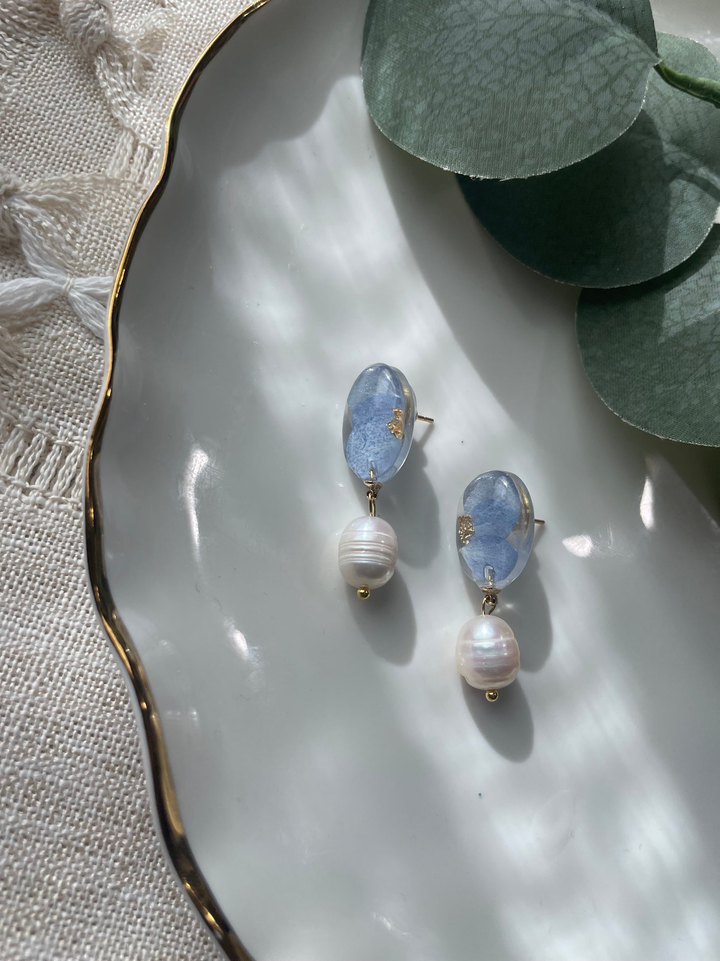 Small Oval Blue Hydrangea & Pearl Stud