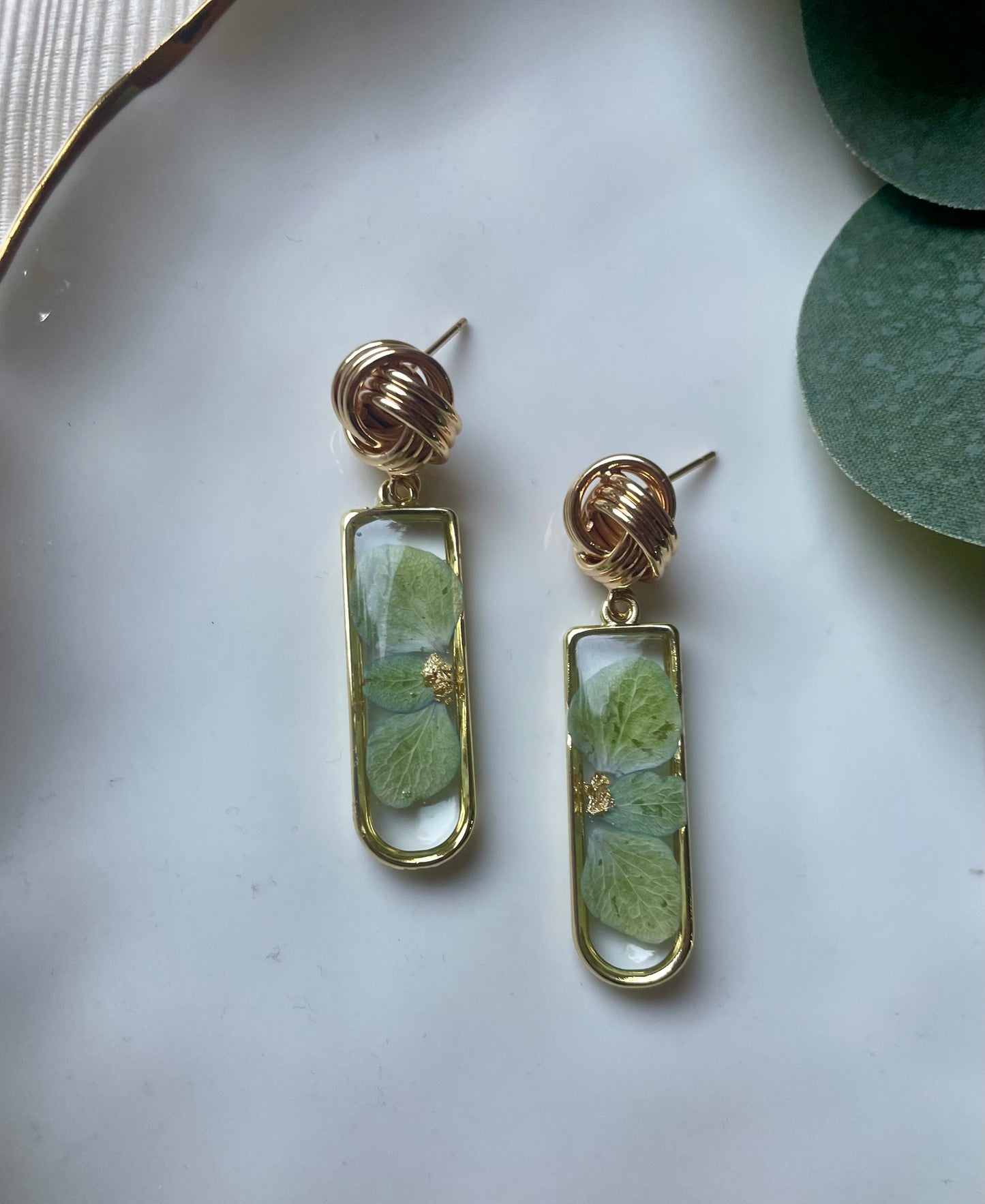 Knotty Hydrangea Earring Drop