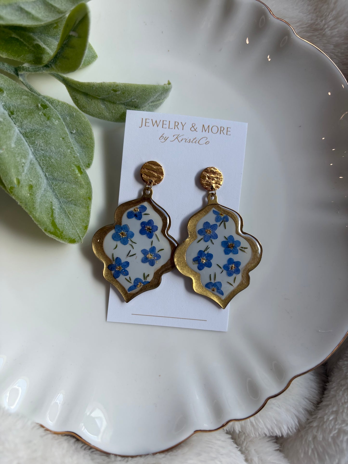 Chinaware Dangle