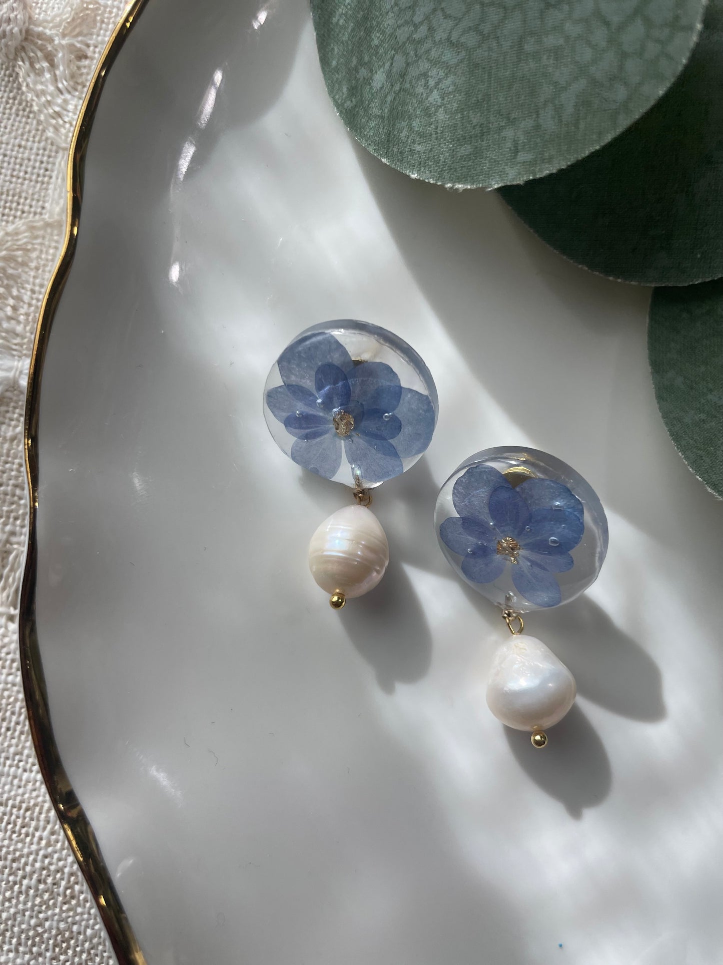 Round Blue Hydrangea & Pearl Stud