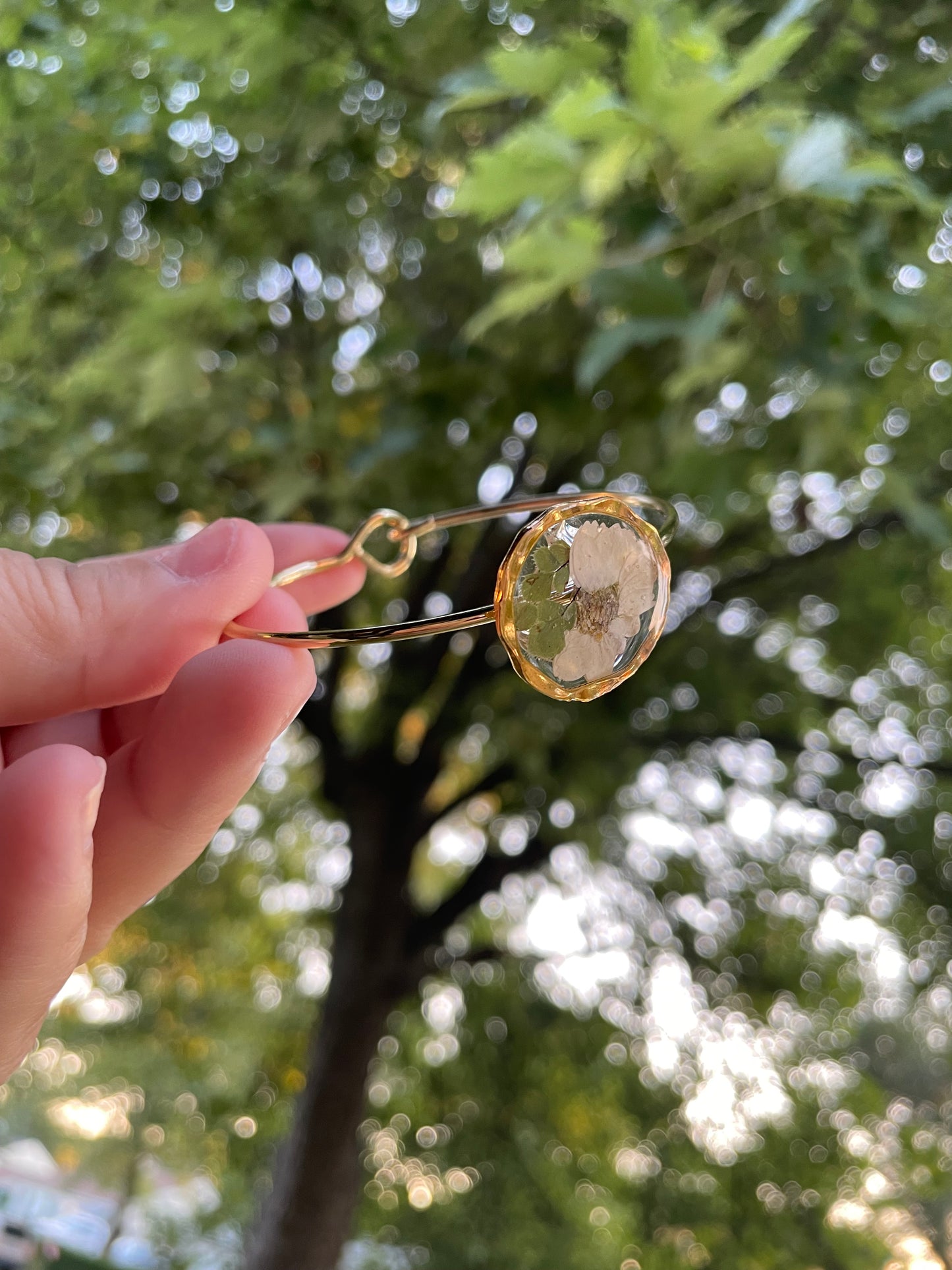 White Daisy Gold Bangle