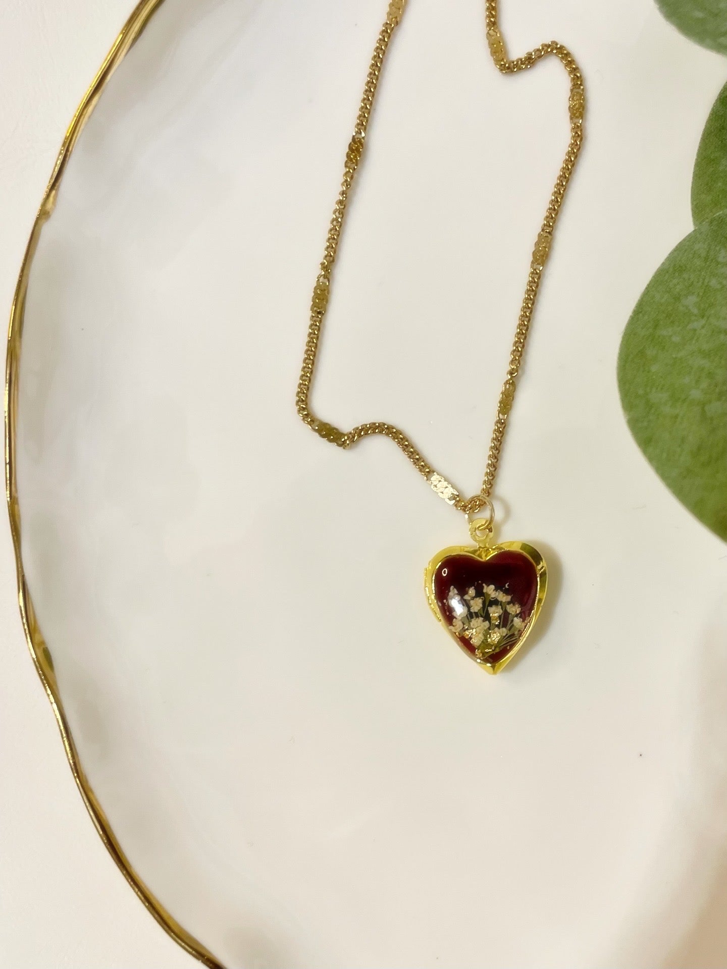 Queen Annes Lace Locket Necklace