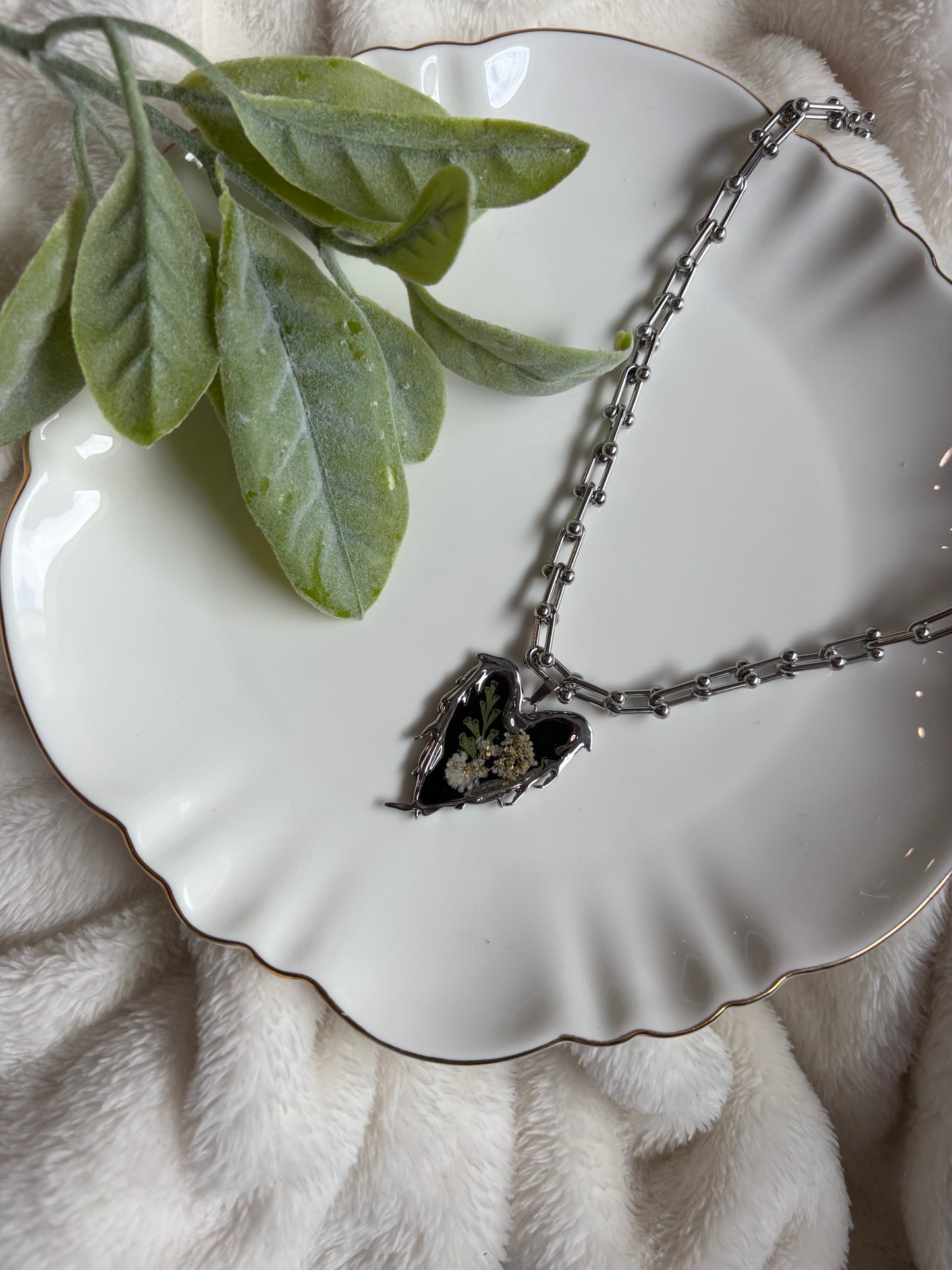 Thorny Midnight Heart Chunky Necklace-Silver