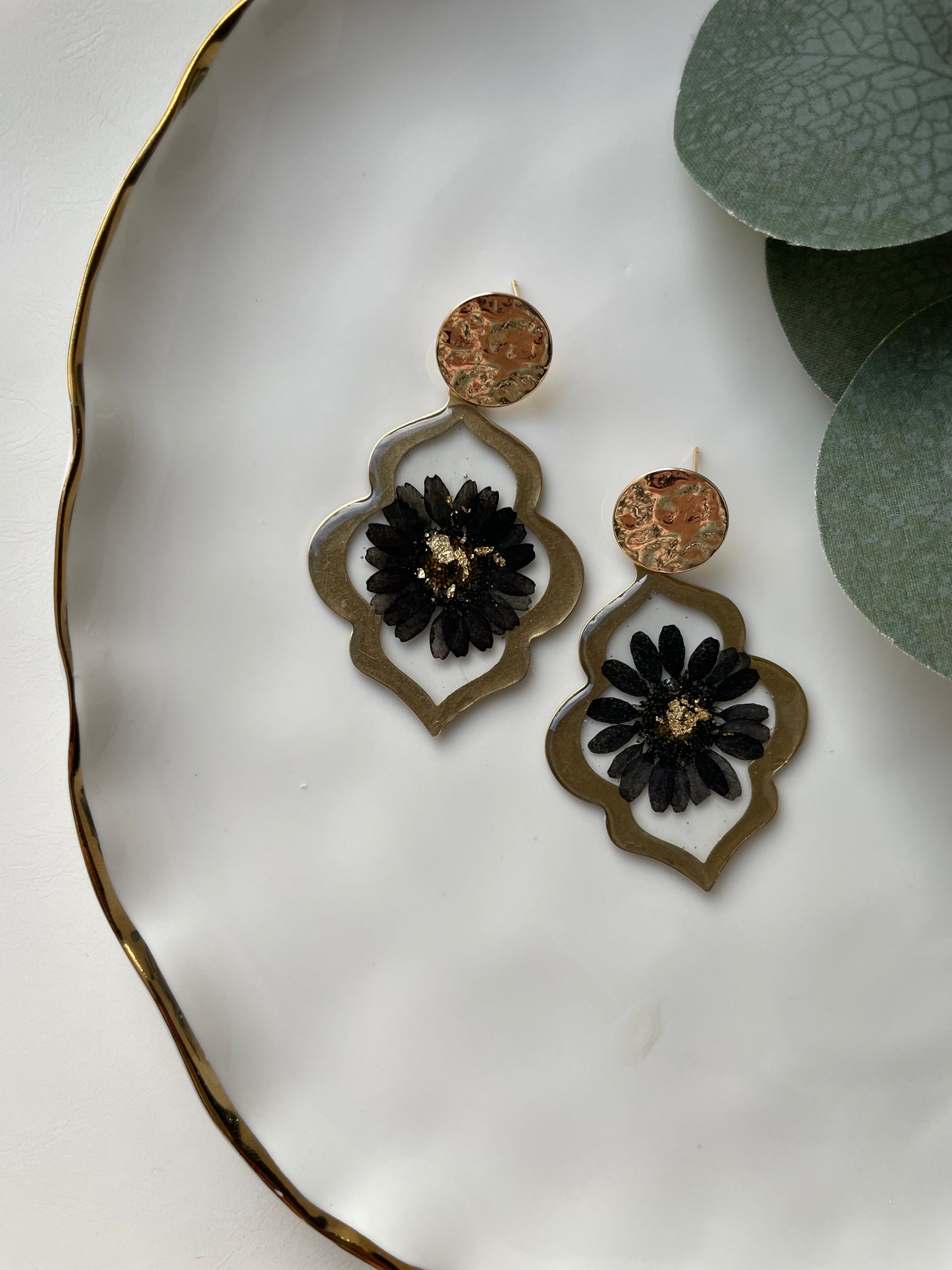 Black Daisy 2 Dangle