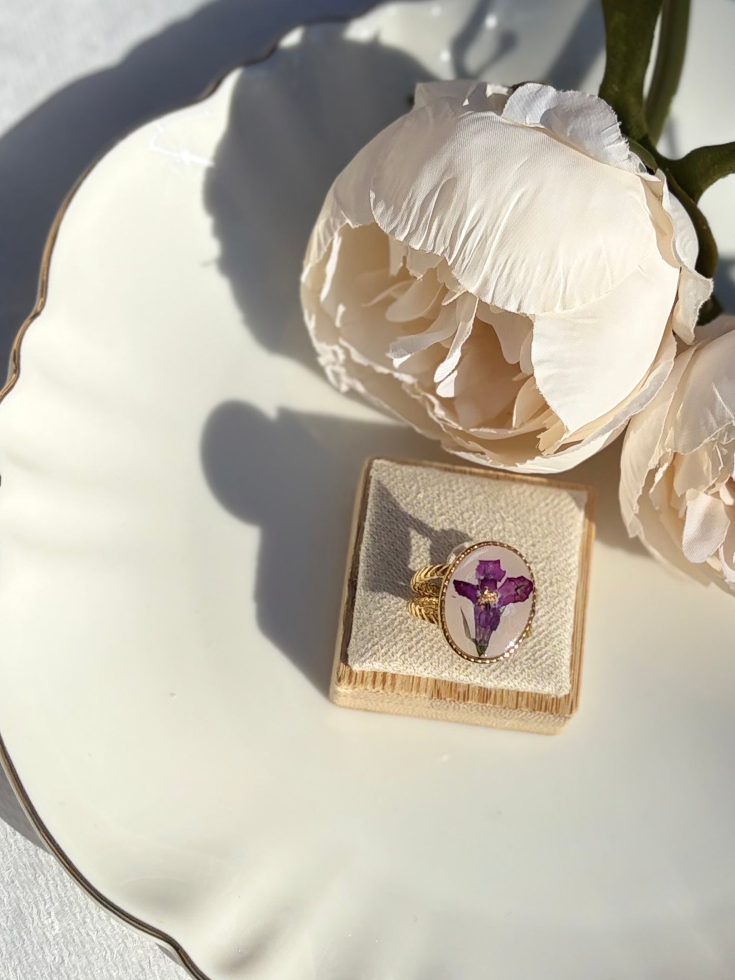 PETALS & PERFUME- A REAL FLOWER JEWELRY WORKSHOP
