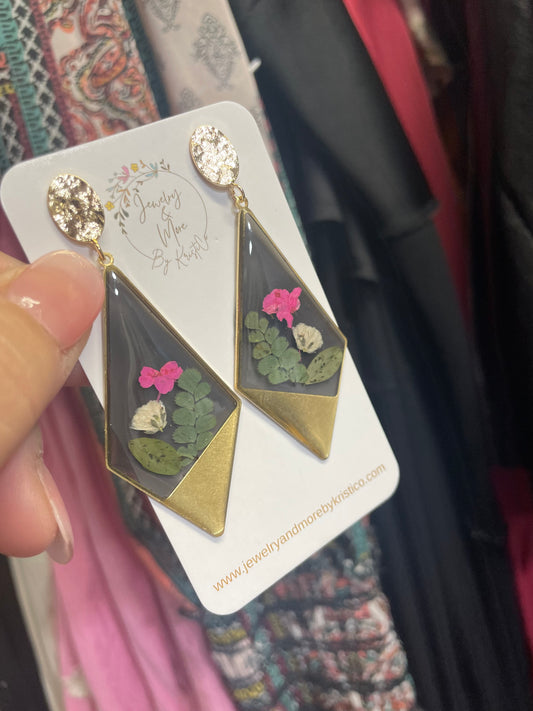 Pink, White & Greenery Triangle Drop