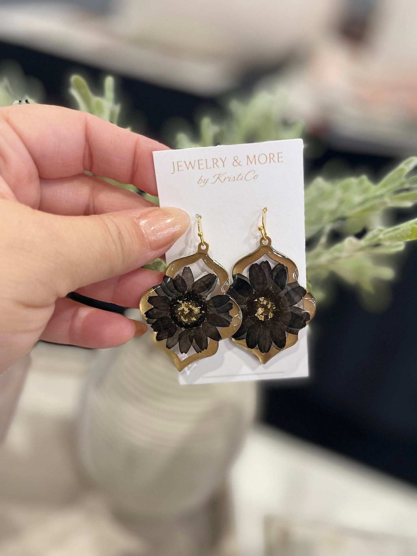 Black Daisy Dangle