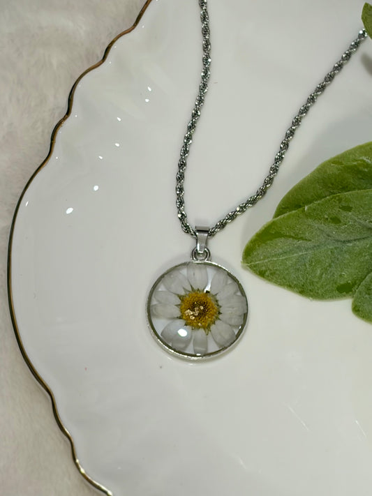Coastal Daisy Necklace