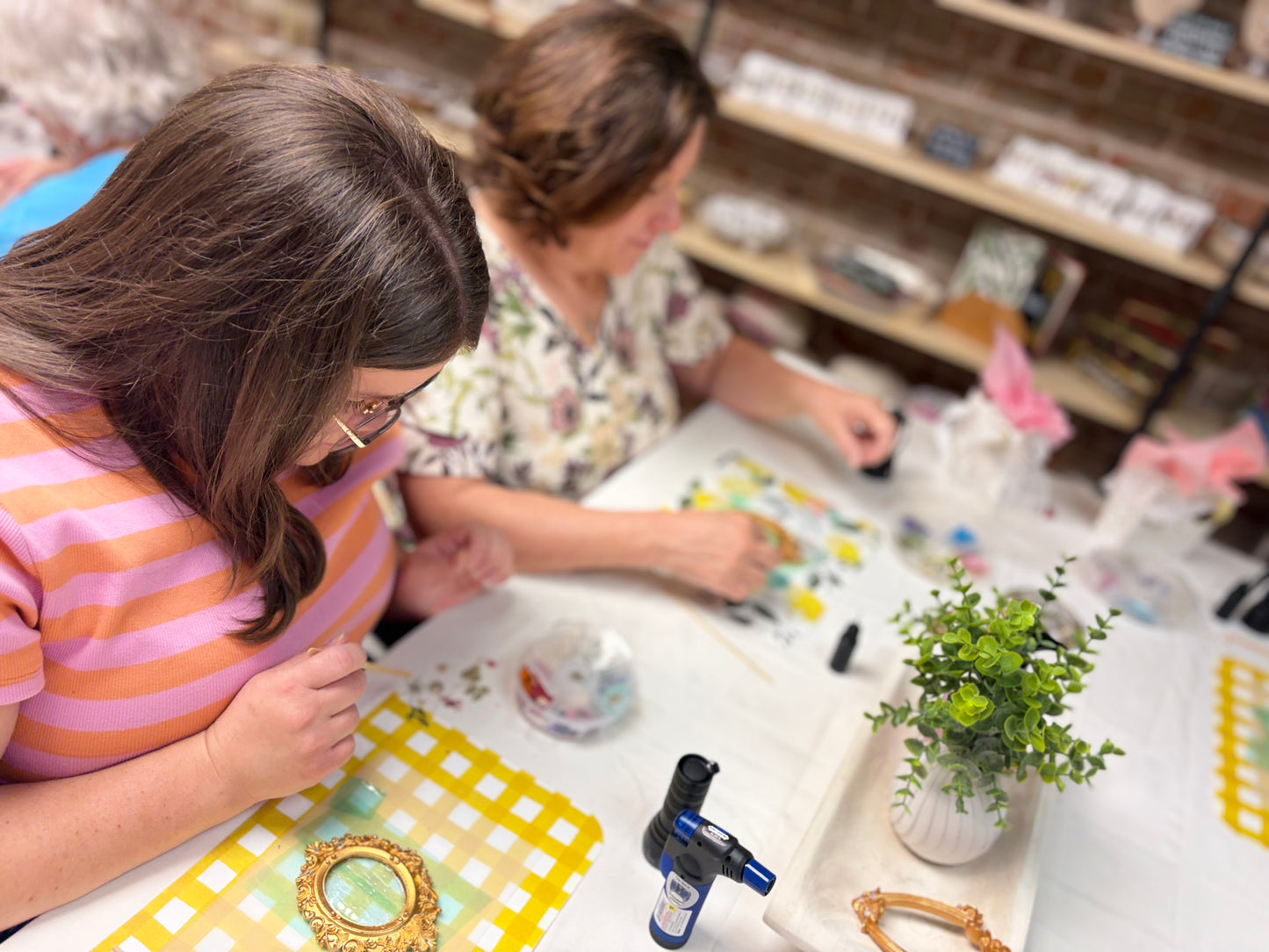 Real Flower & Resin Jewelry Workshop-6 Spots Weekly