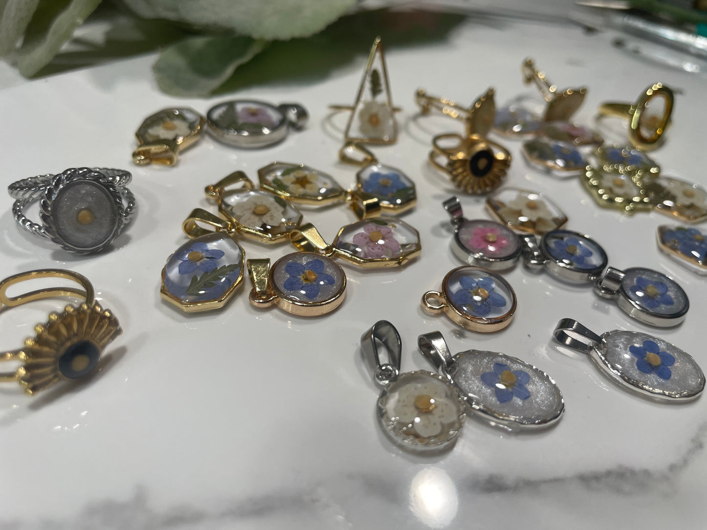 Tuesday Flower & Resin Workshop-6 Spots Weekly