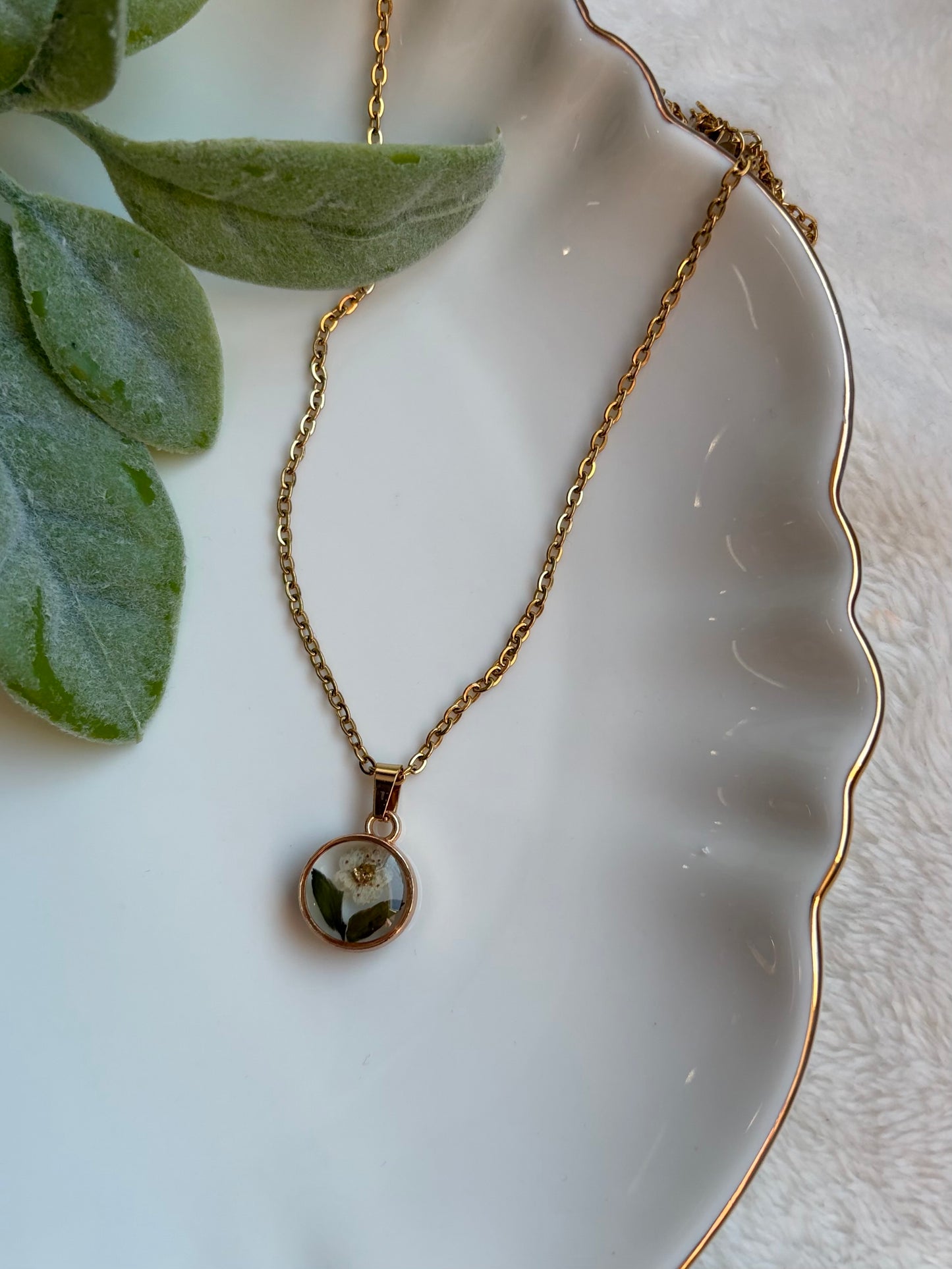 Tiny Bloom Necklace